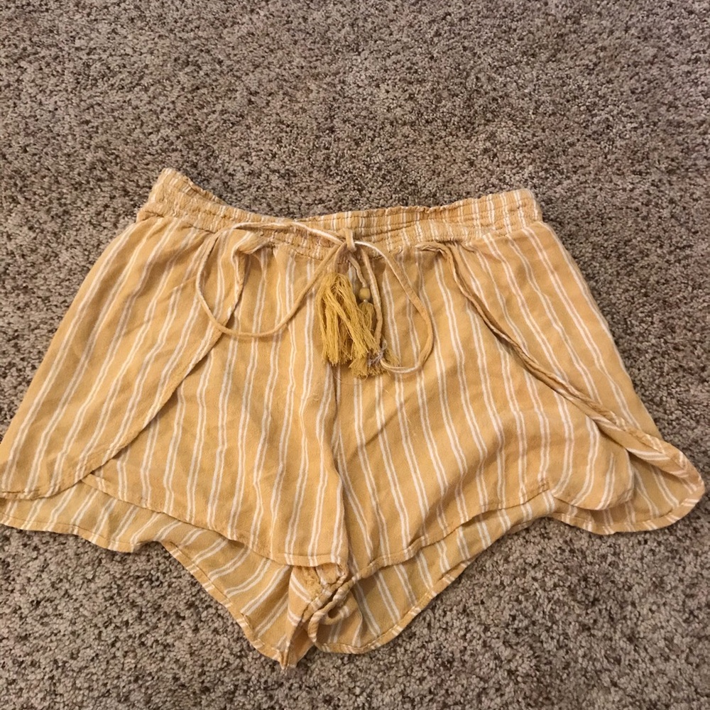 American Eagle Pull On Shorts